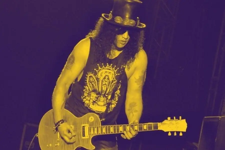 Ouça Slash para tocar uma versão acústica rara de Sweet Com