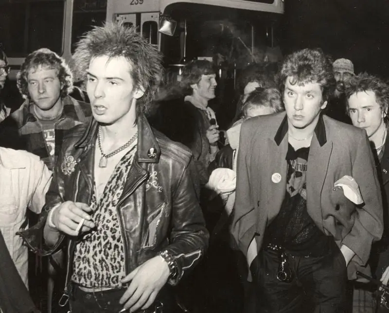 Sex Pistols en Lesser Free Trade Hall, 1976: cada banda o artista que presenció el concierto fundamental