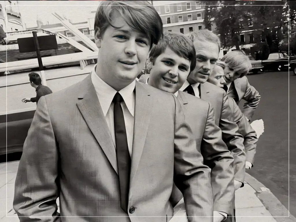 La canción One Beatles escribió Paul McCartney como una parodia de los Beach Boys: despegó un poco desde allí
