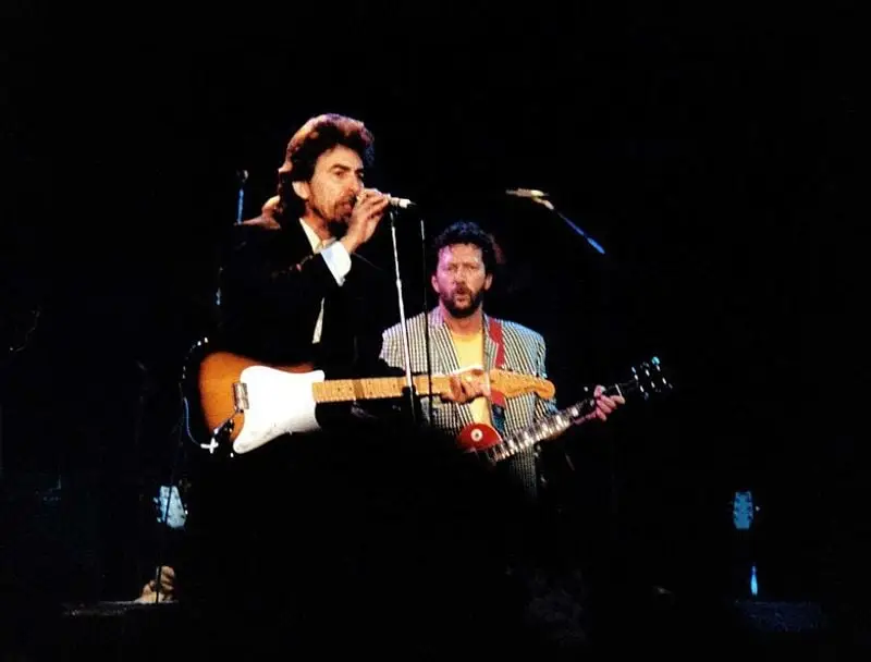 Audio notable de la canción aislada de la guitarra en los Beatles de Eric Clapton mientras mi guitarra gentilmente llora