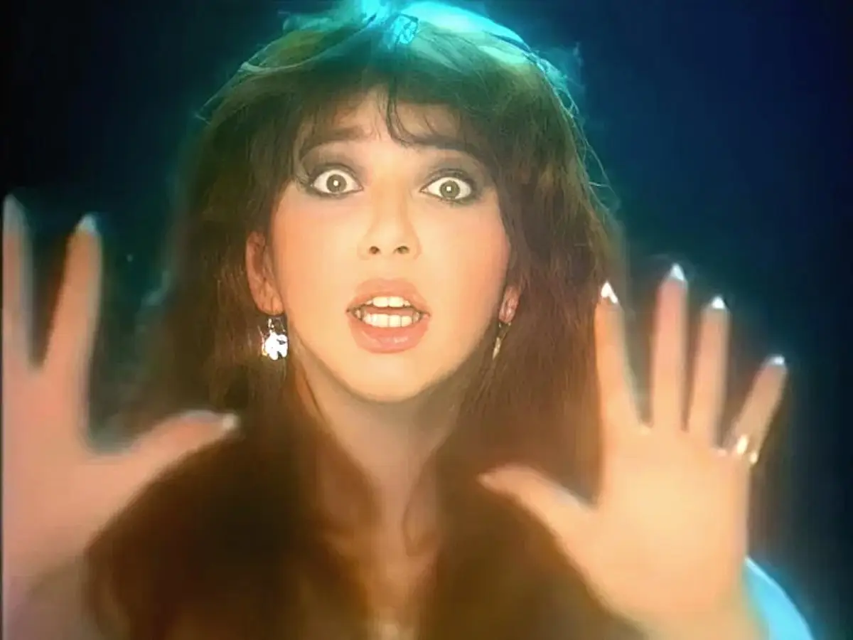 La interpretación única de Kate Bush de las alturas llorosas de Emily Brontë