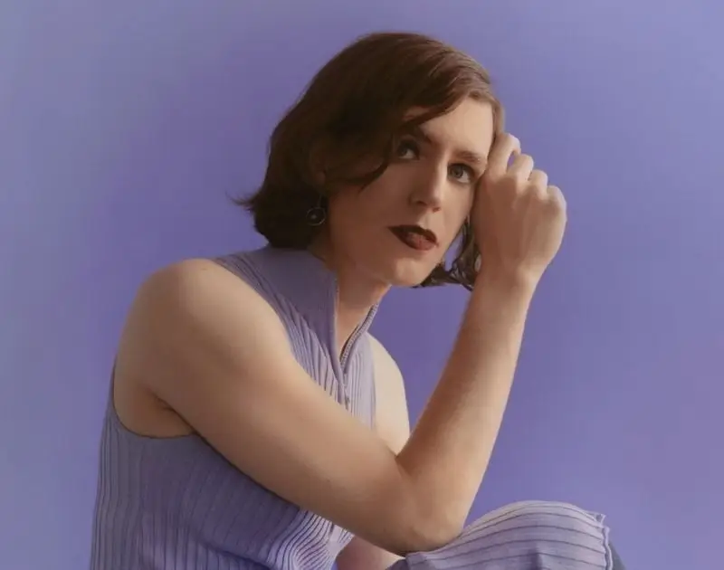 Ezra Furman anuncia o novo álbum que todos temos chamas