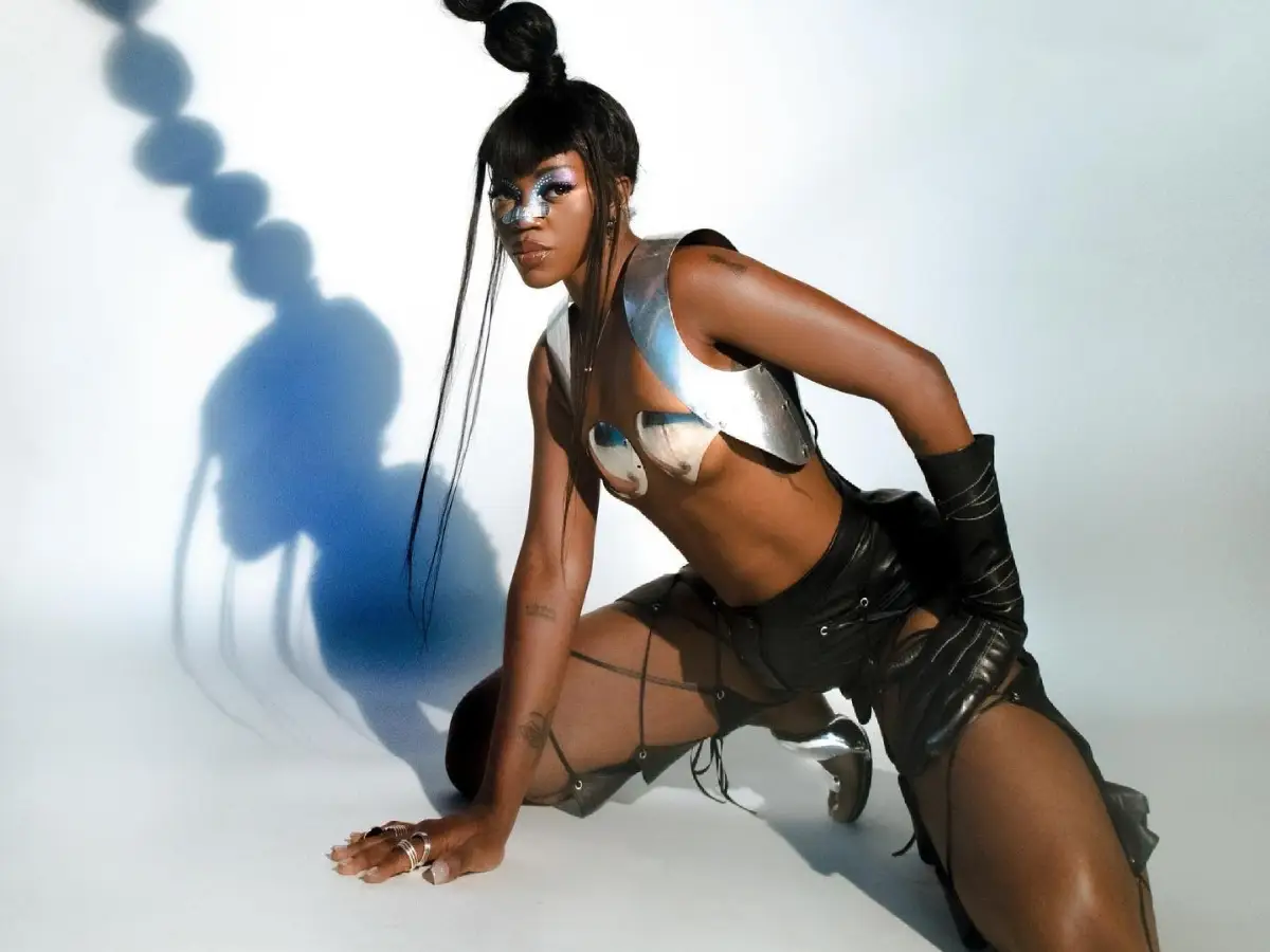 Tkay Maidza comparte una nueva canción de vacaciones Noche en diciembre