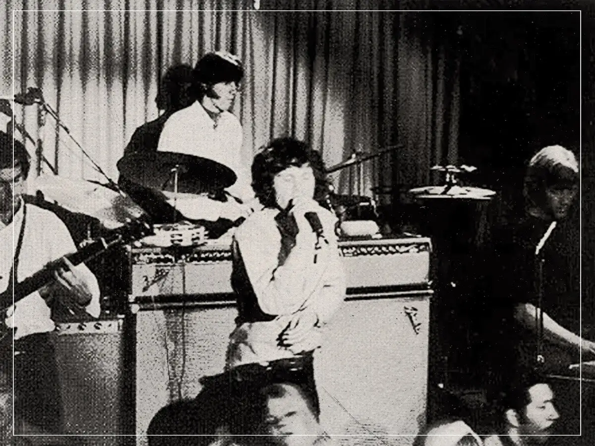 Coloque suas roupas em primeiro lugar: a viagem ao ácido obsessivo atrás de um clássico ao lado das portas