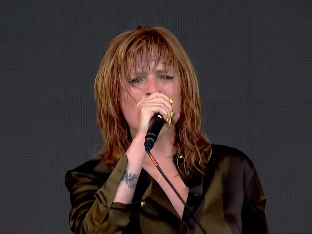 Glastonbury 2023: Sony Music Ejecution llama a Billy Nomates abuse realmente triste