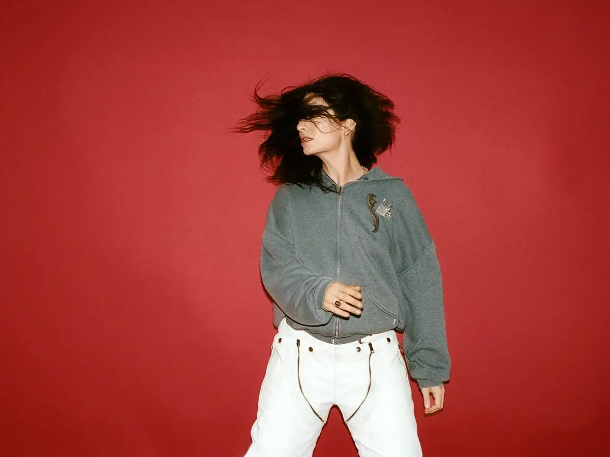 Gross explica como a colaboração de Charli XCX modelou o novo álbum da Virgin: I'm Reality