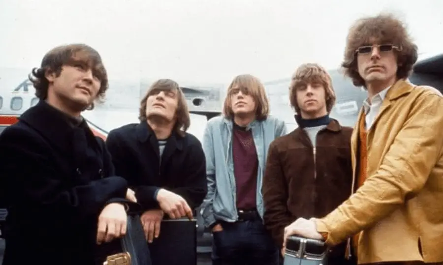 Recordando el tiempo que los Byrds se reunieron para el tributo de Roy Orbison con la ayuda de Bob Dylan en 1990