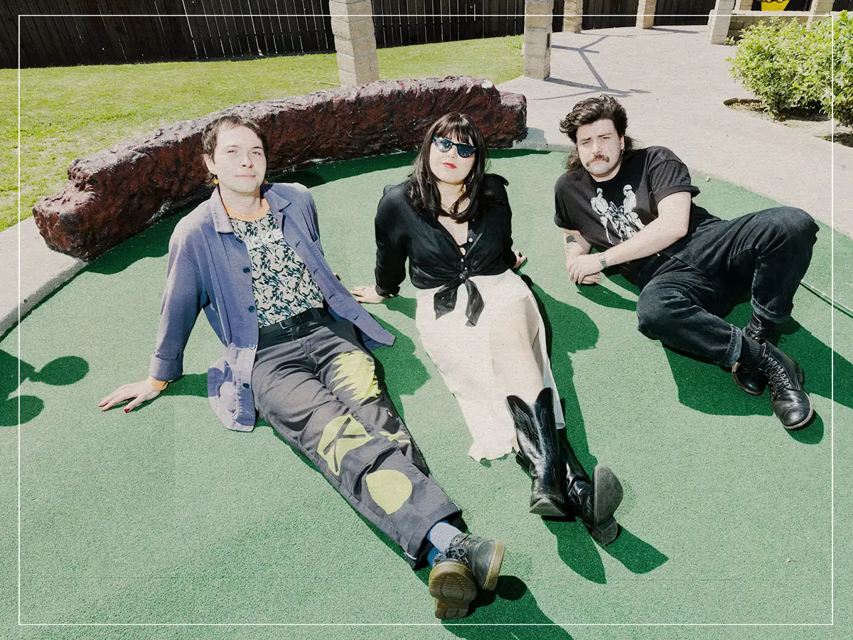 Revisão das frutas do álbum Beaucoup de Méfiance: Caotic Post-Pick Contagious