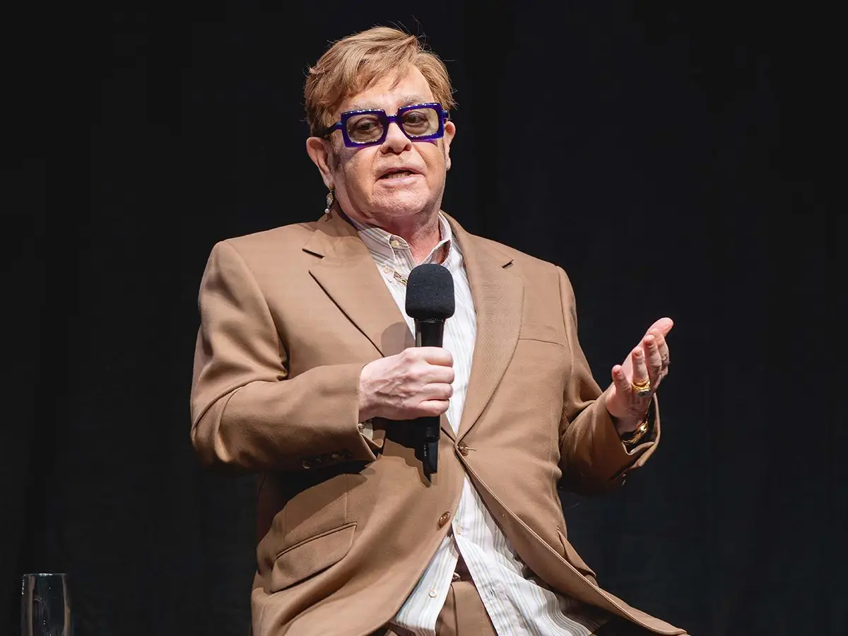 Eu sempre admiro seu pensamento: o artista Elton John disse que vive e respira música