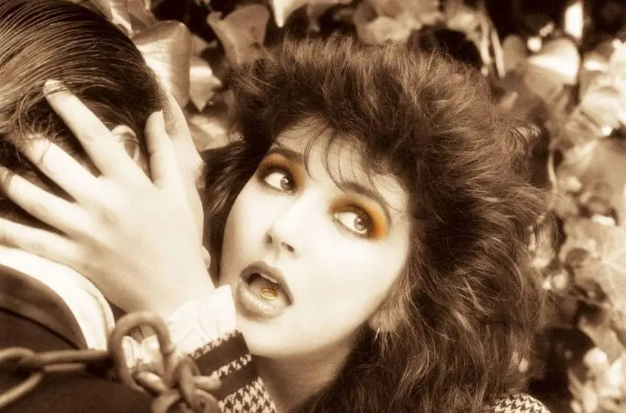 Kate Bush comentou sobre efeitos estrangeiros