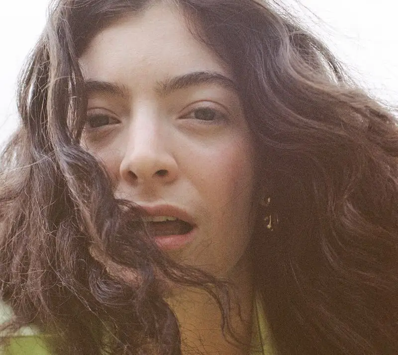 Lorde libera dos nuevos singles, no guardan rencor y Helen de Troy