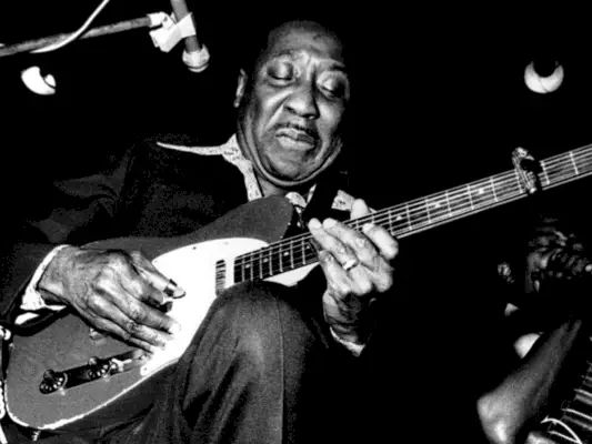 De Jimi Hendrix a Angus Young: Seis guitarristas inspirados en Muddy Waters