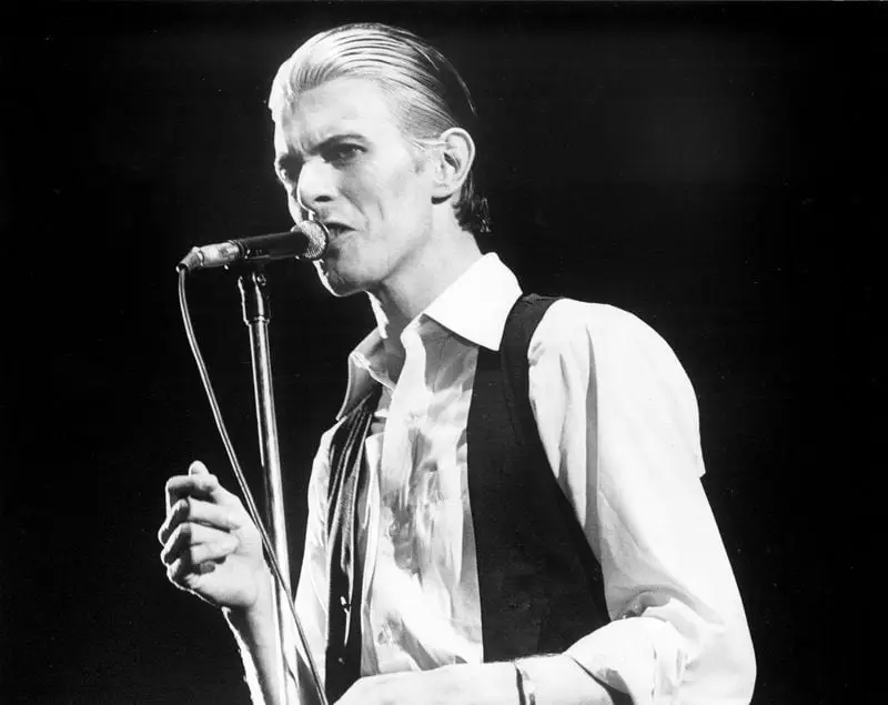 Como a moda de David Bowie foi influenciada por seus fãs