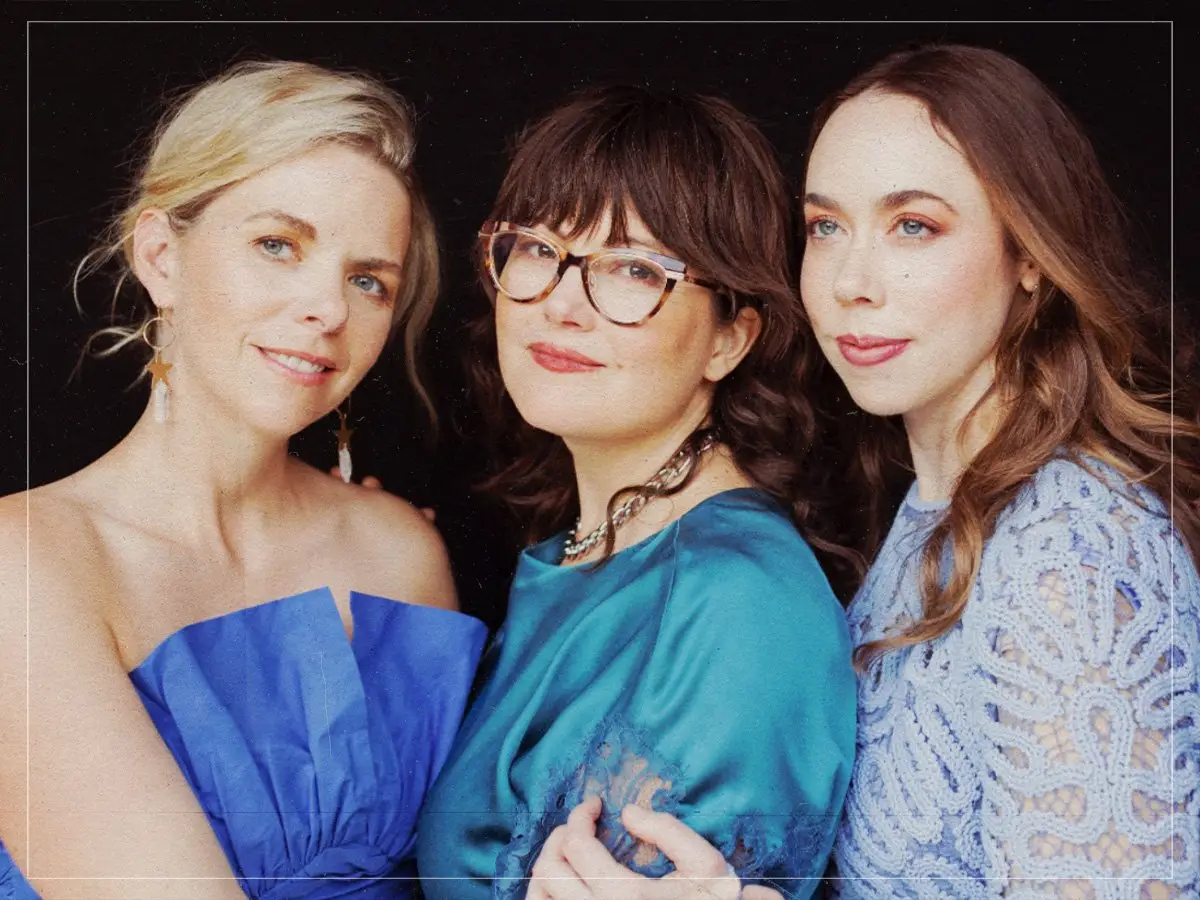 Eles estão com ela: as críticas ao álbum selvagem e clara e azul: há beleza suficiente?
