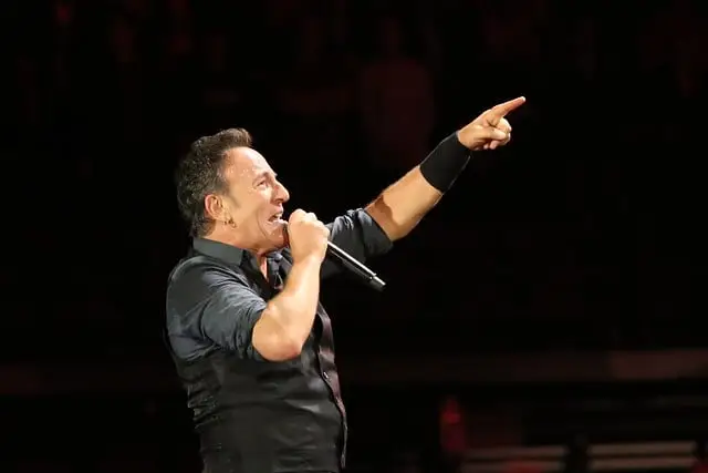 Bruce Springsteen permanece localmente, o Coldplay se junta à cena de Nova Jersey