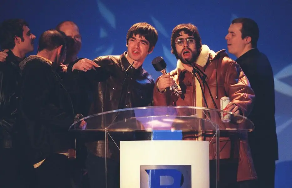 De David Bowie a Oasis: 8 de los momentos más emblemáticos de la historia de los premios británicos