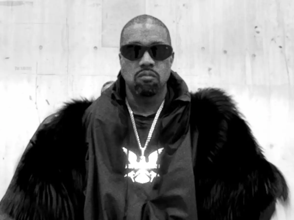 El sitio web de Yeezy de Kanye West, retenido por Shopify, después de violar los términos con la camisa de la esvástica