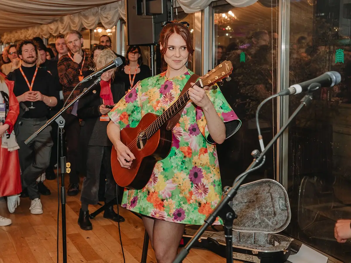 Glastonbury 2025: Kate Nash, Antony Szmierek y Lambrini Girls confirmaron para el jardín izquierdo