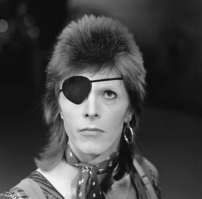 Las voces aisladas de David Bowie de su icónica canción Starman