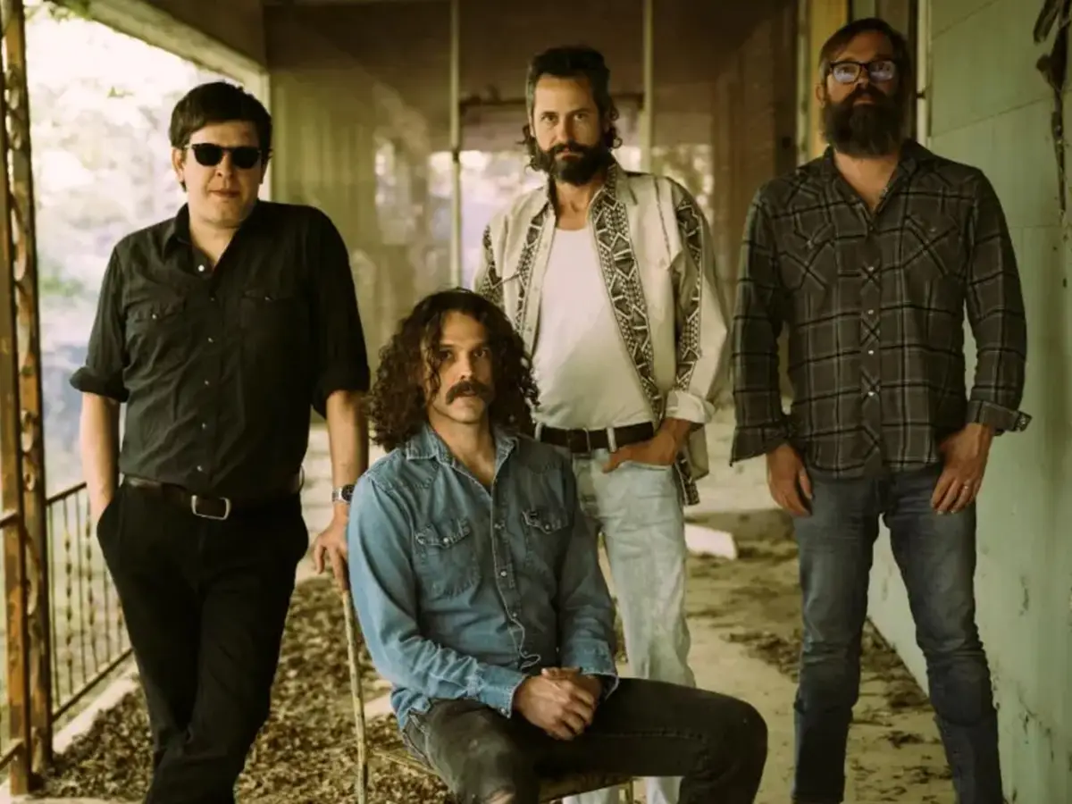 Lord Buffalo cancelou a visita depois que o baterista foi retirado com o poder do avião e foi preso e preso devido ao controle de fronteira dos Estados Unidos. Uu