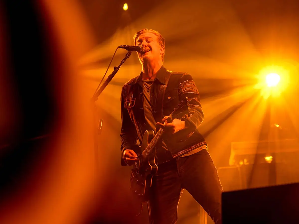 Queens of the Stone Age anuncian una nueva película, Alive in the Catacombs