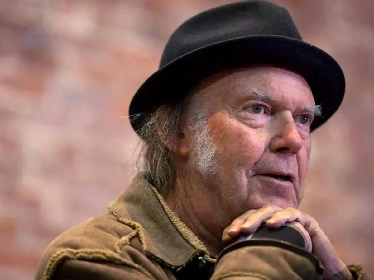 Neil Young anuncia un nuevo documental y álbum en vivo