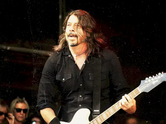 A razão pela qual o Foo Fighters parou de tocar ‘Big Me’ ao vivo