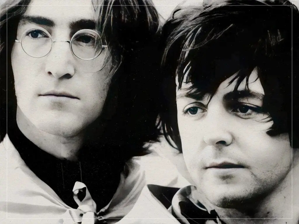 Por que John Lennon diz um molho de mirtilo para sempre no final dos campos de morango?