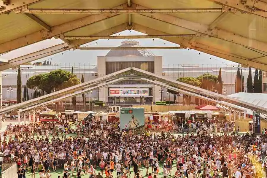 O festival de sonar de Barcelona comigo de Melia é um paraíso de verão