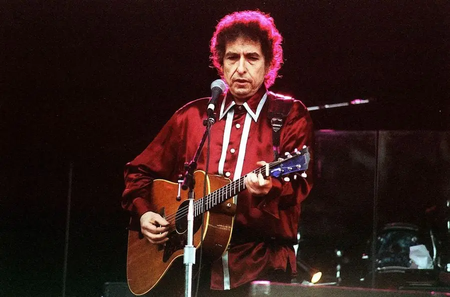 Bod Dylan cierra la gira de Caminos ásperos y ruidosos con una cubierta de Grateful Dead