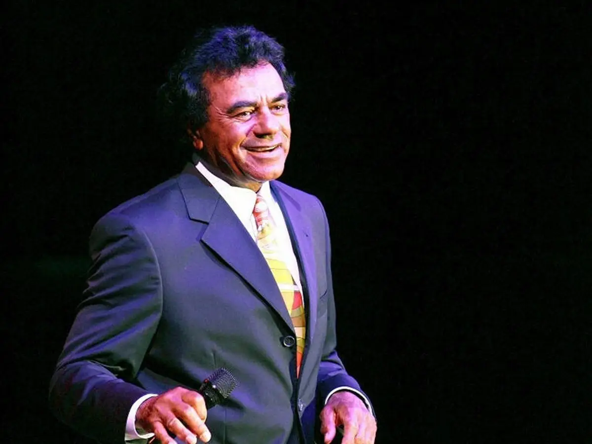 Johnny Mathis se retira debido a problemas de edad y memoria