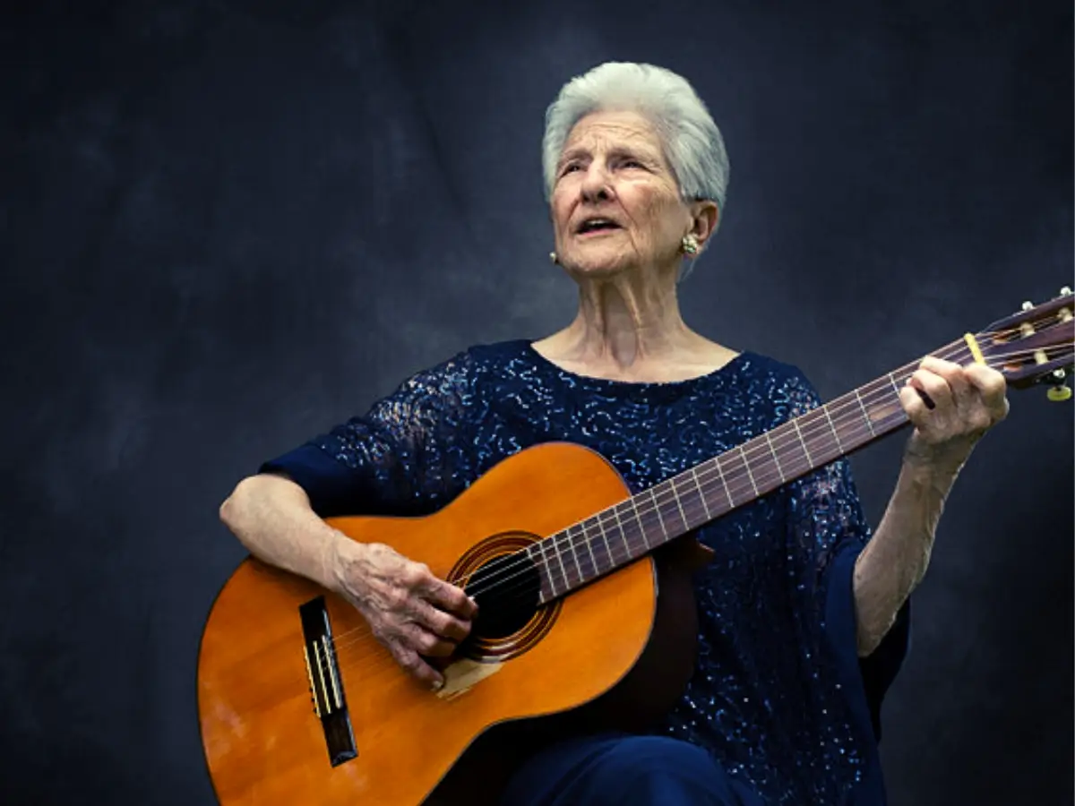 Angela Álvarez, 95, ganha o melhor novo artista em Grammys latinos