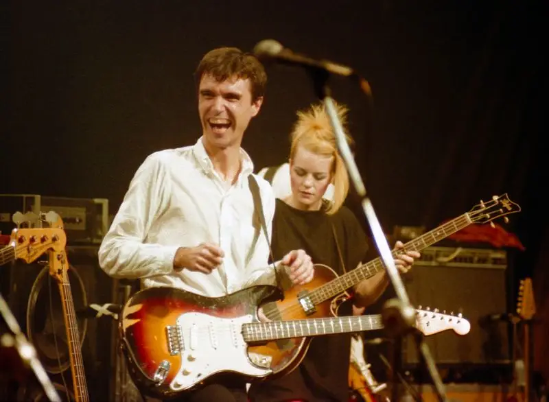 Lembre -se de quando as roupas de conversa se encontraram em um show do Tom Tom Club em 1999