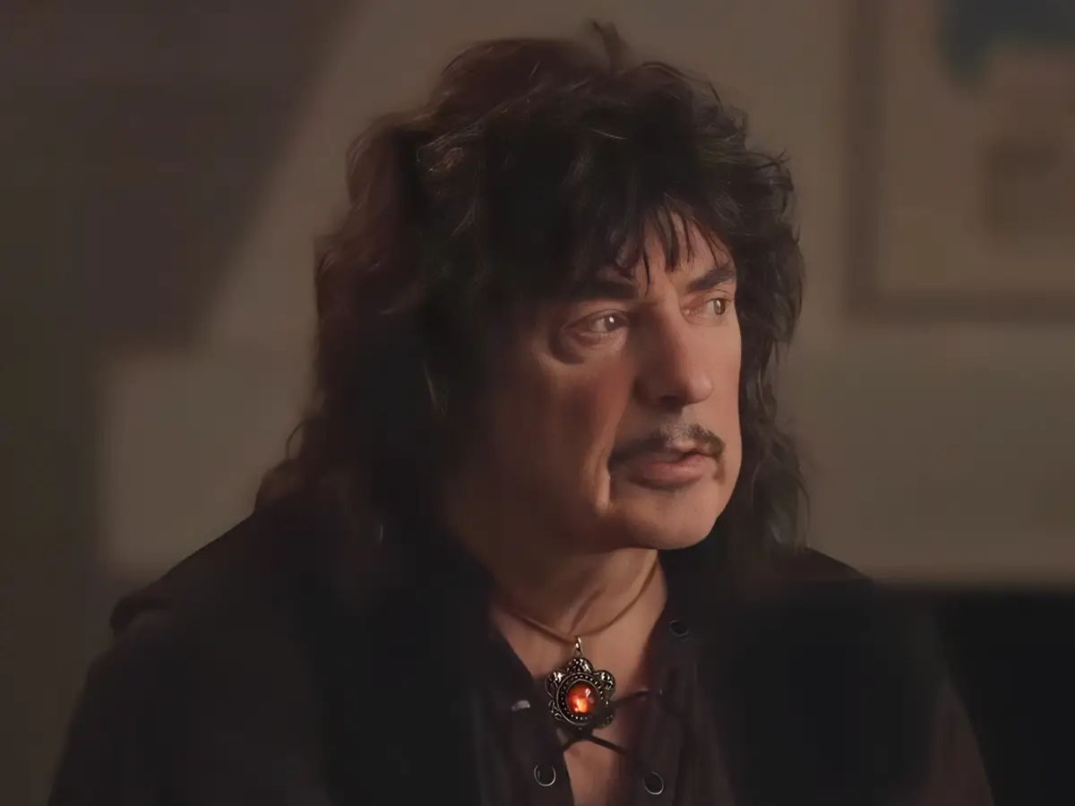 Três guitarristas lendários Ritchie Blackmore pensam, são superfícies