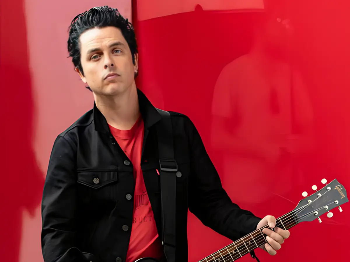 Billie Joe Armstrong diz que as cartas originais da cesta eram vergonhosas