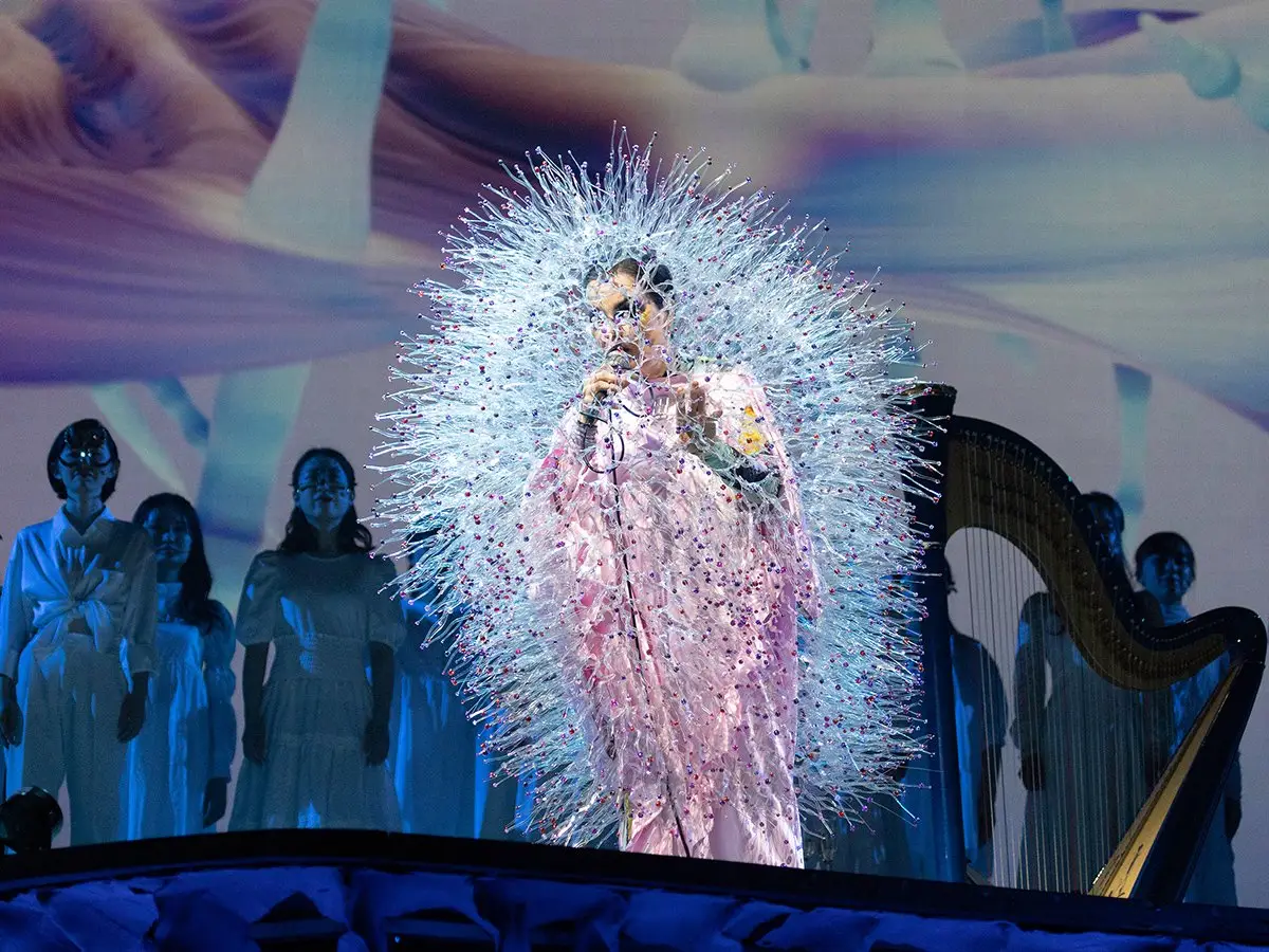 Björk apresenta o avanço do novo filme de concerto Füllhorn