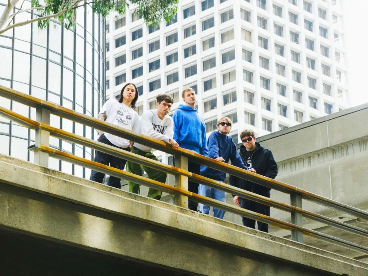 Militarie Gun anuncia el álbum debut y el lanzamiento de la oreja muy alto