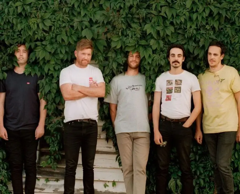 Rolling Blackouts Coastal Fever retorna com um novo single e anuncia um novo álbum