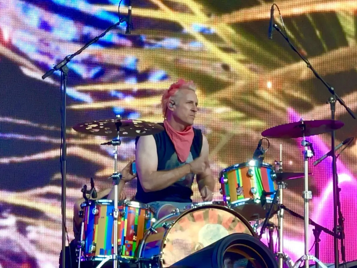 Surpresa e decepcionada: Foo Fighters puxou o baterista Josh Freese