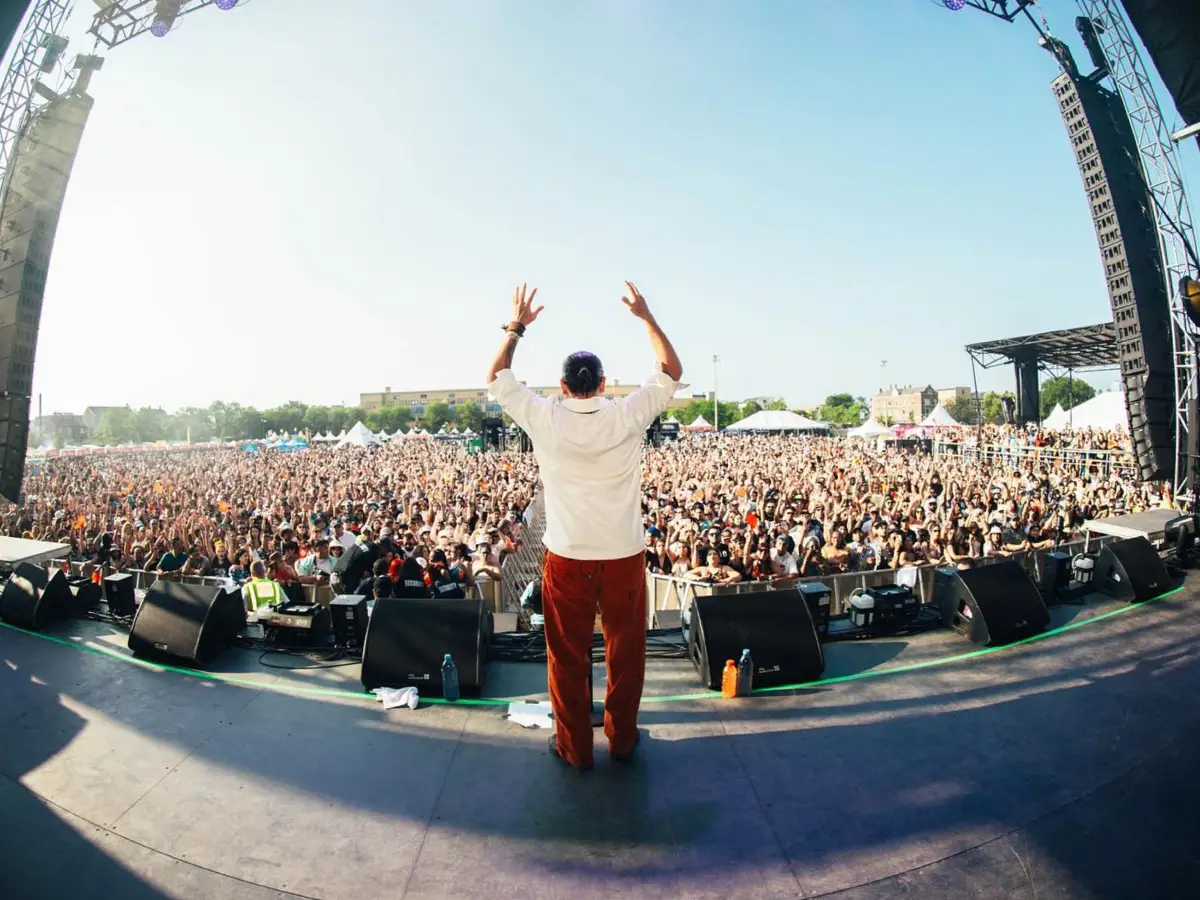 O festival de música latina em Chicago foi excluído devido a problemas de visto com os artistas