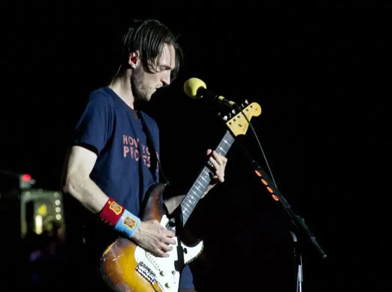 Josh Klinghoffing para Dave Navarro para Jane's Search Tour