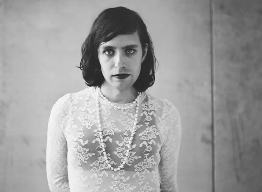 Ezra Furman comparte la primera pista de su banda sonora de educación sexual