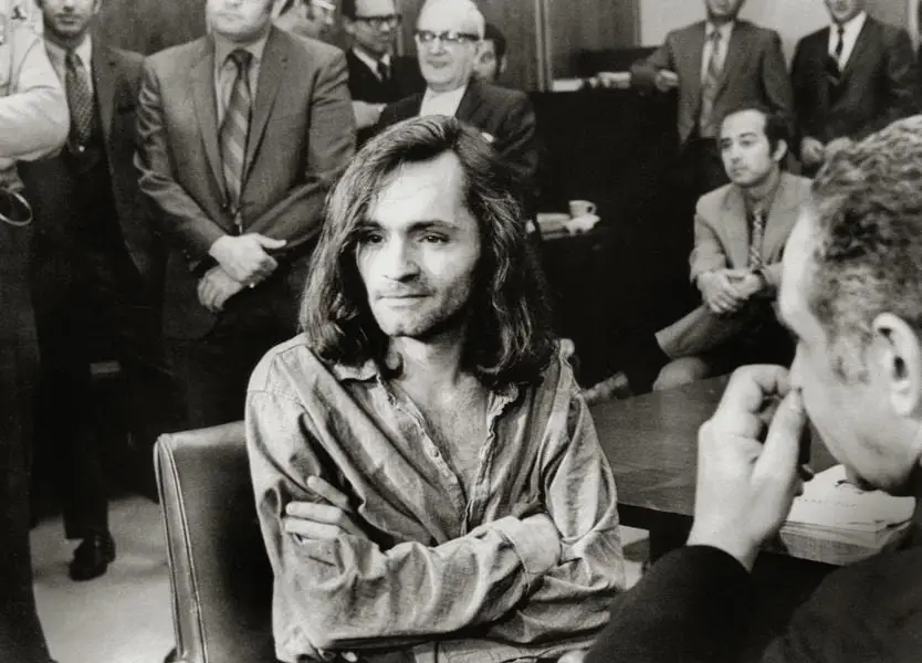 A família Manson planejava matar Tom Jones, Frank Sinatra, Elizabeth Taylor e outros