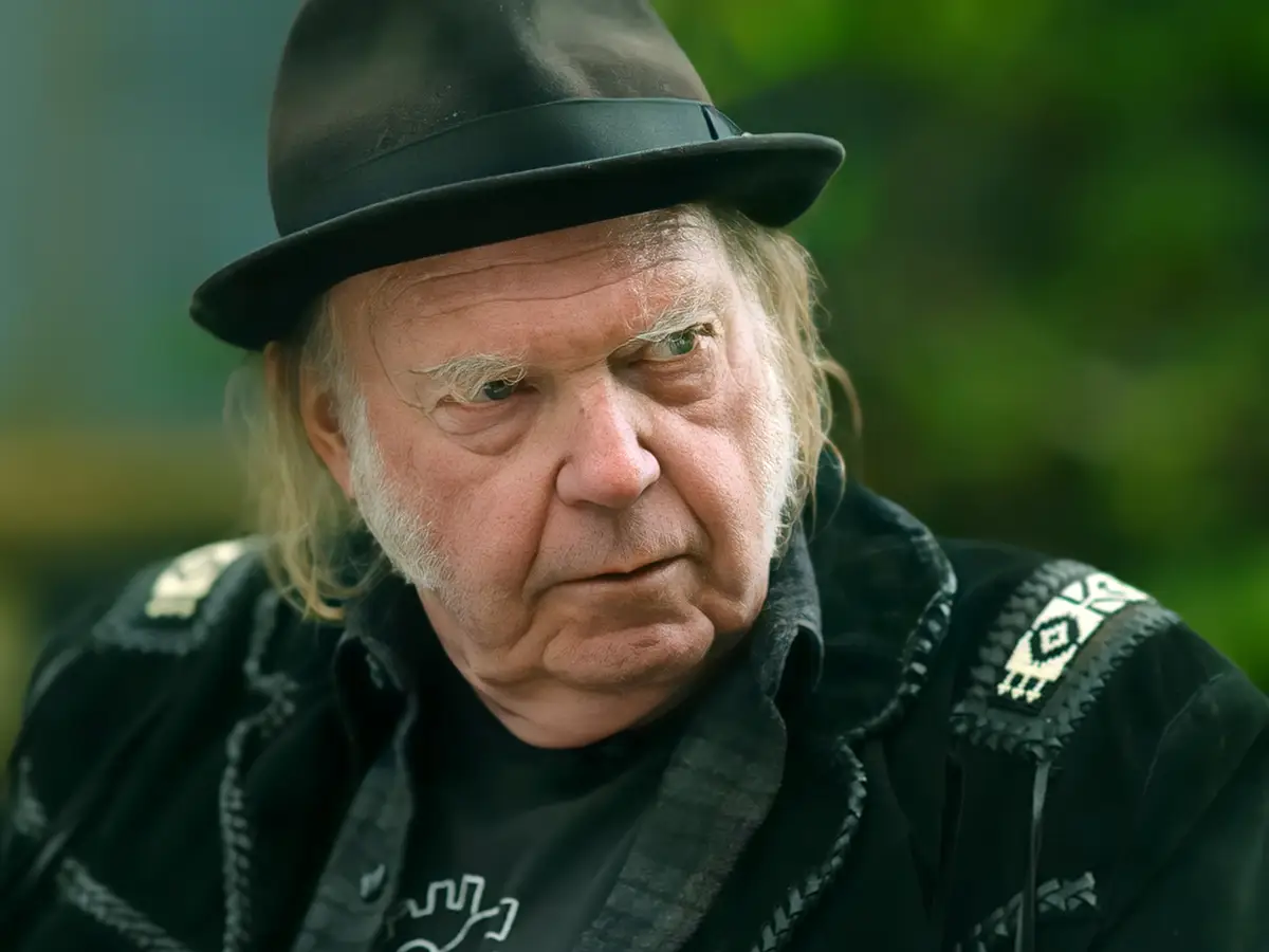 Neil Young respalda a Kamala Harris en el intento de convertirse en presidente de los Estados Unidos
