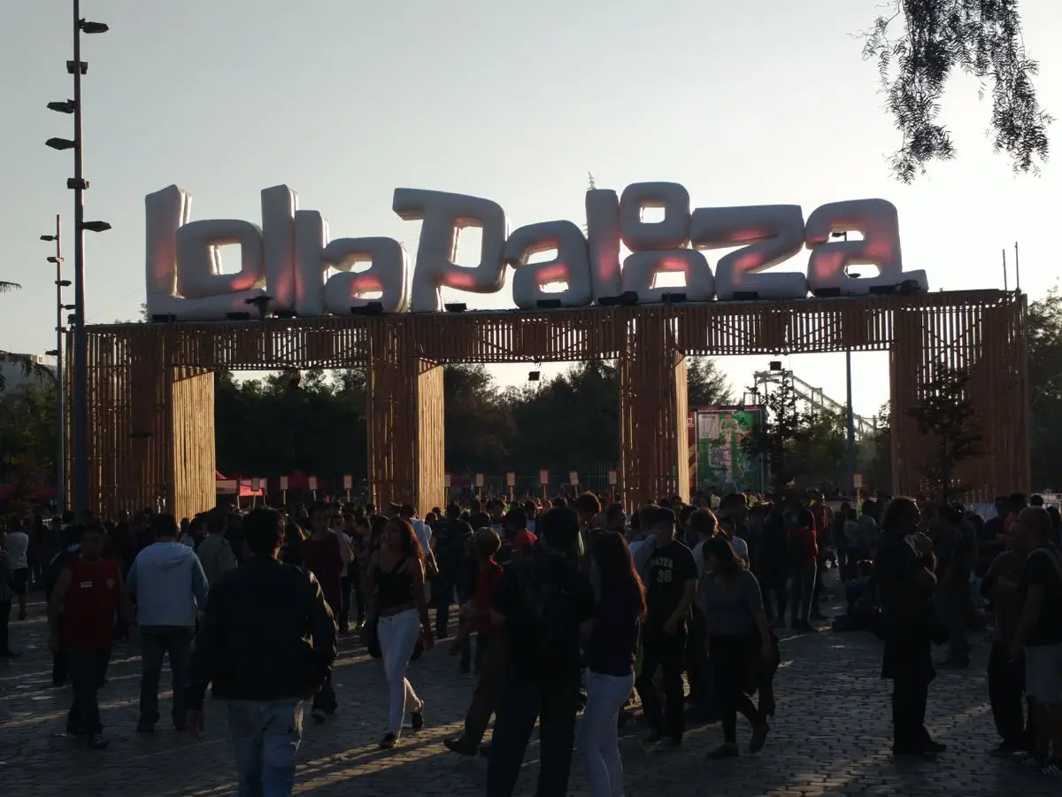La única mujer en la primera gira Lollapalooza: una especie de monarca