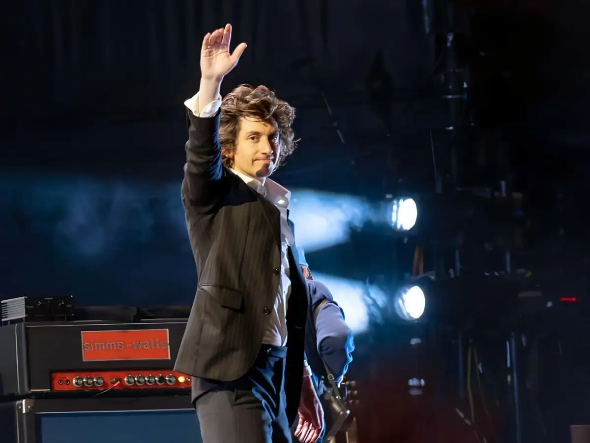 Alex Turner honra el gerente de los monos árticos en Music Week Awards