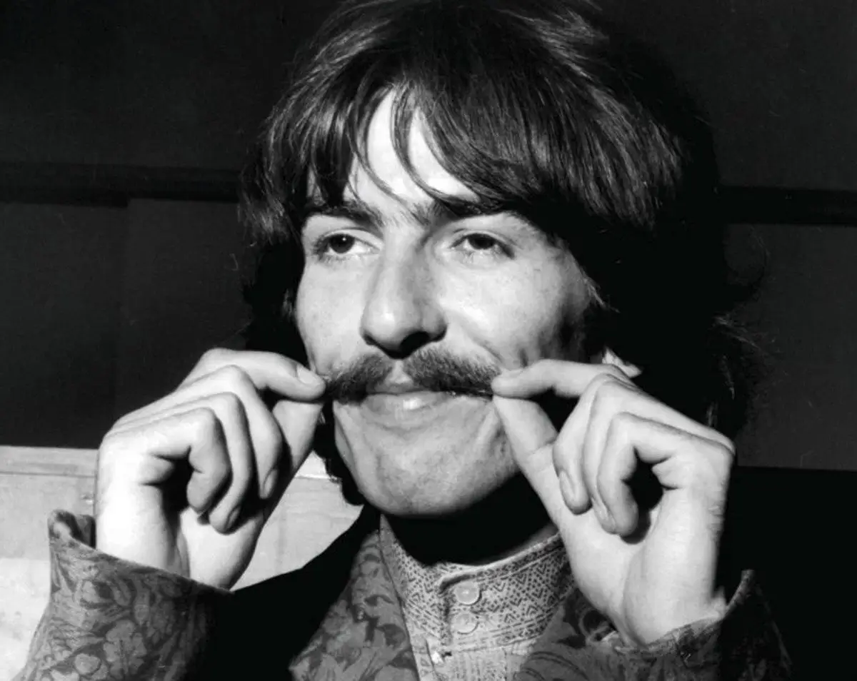La razón por la cual George Harrison prefería trabajar con John Lennon en lugar de Paul McCartney