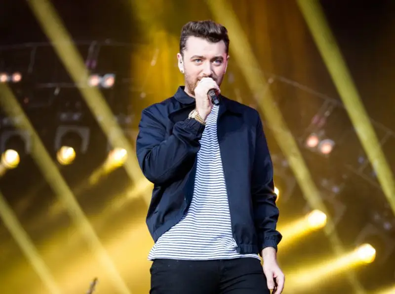 Sam Smith compartilha uma nova música de férias antes do Natal