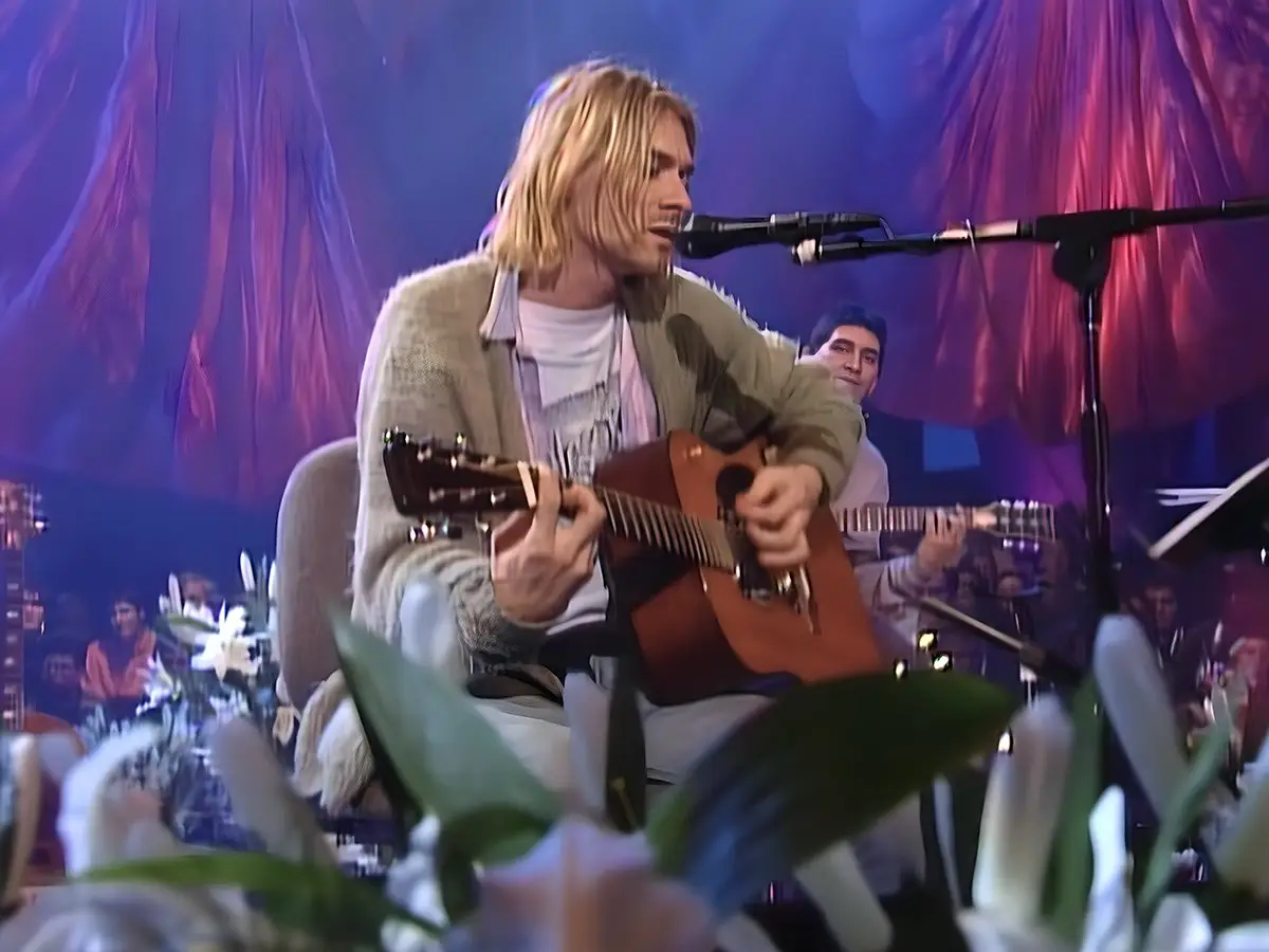Joe Elliott pela razão pela qual Kurt Cobain não foi muito bom com a guitarra principal