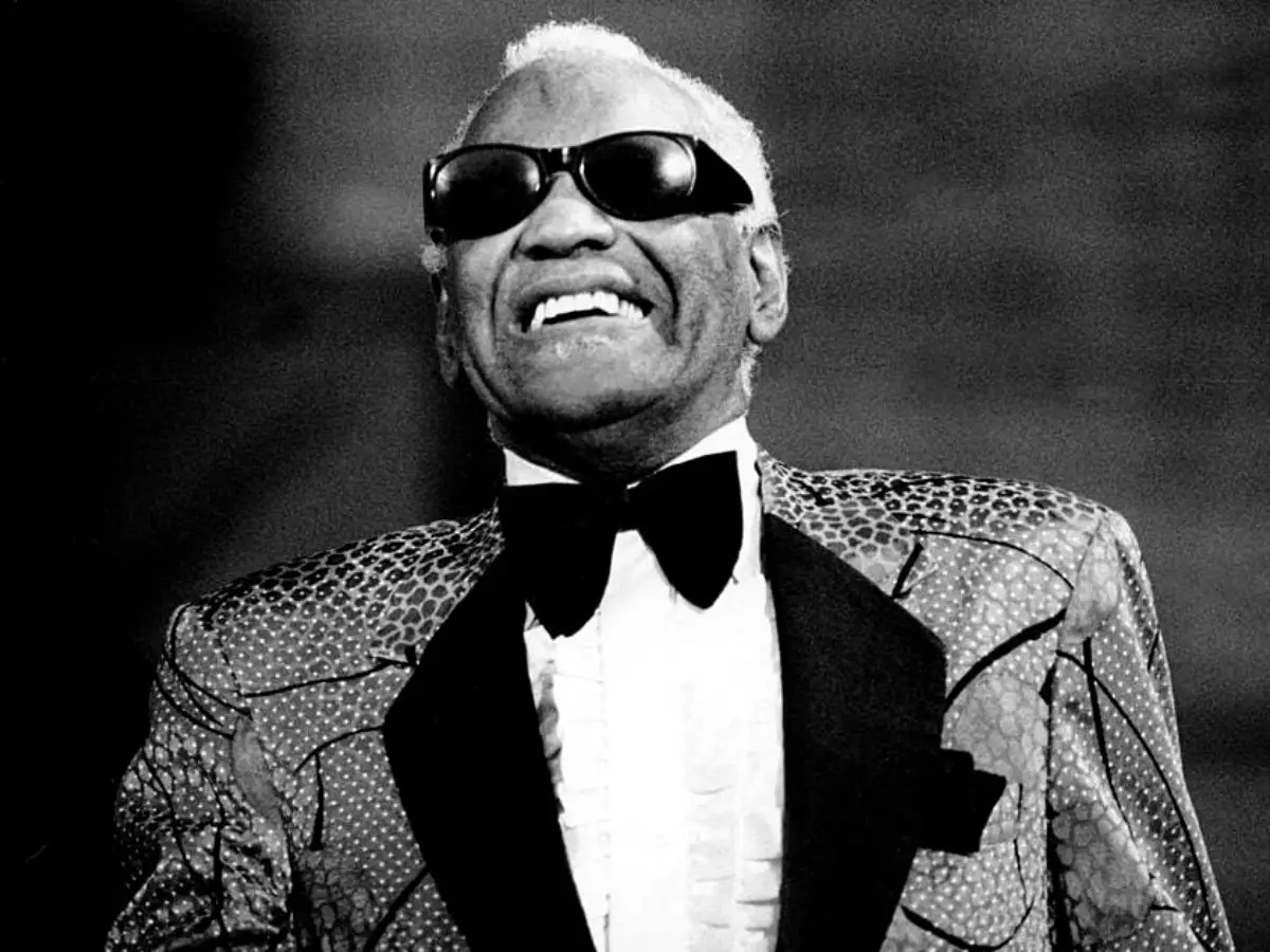 Porque Elvis Presley não era o rei de acordo com Ray Charles